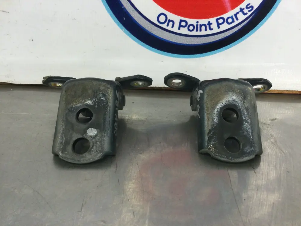 2004 Infiniti G35 Passenger Right Door Hinges OEM 0BKJBE