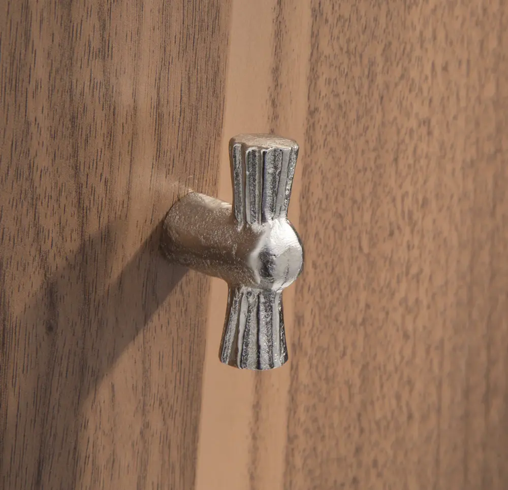 Self-Closing Prop Cabinet Pull
