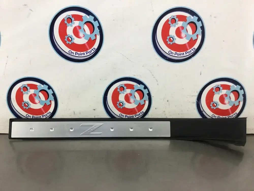 03-09 Nissan 350Z Passenger RH Door Sill Kick Plate Trim 769B0CD000 OEM 21BBXD7