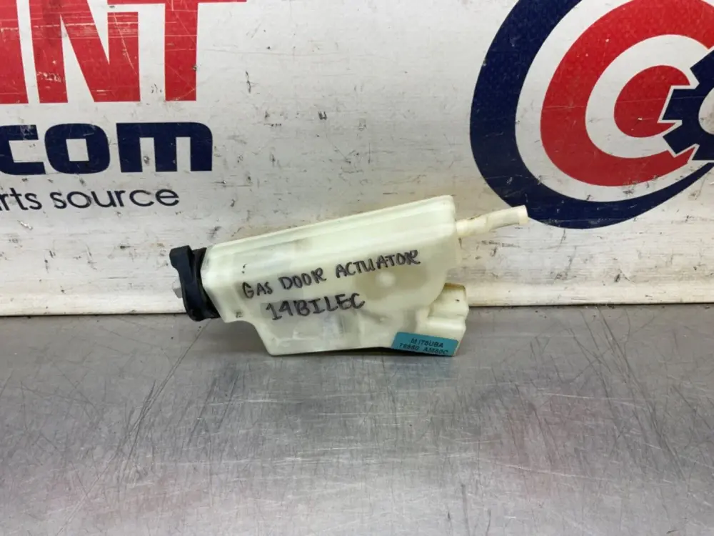 2014 Nissan Z34 370Z Gas Door Lock Actuator 78850 OEM 14BILEC