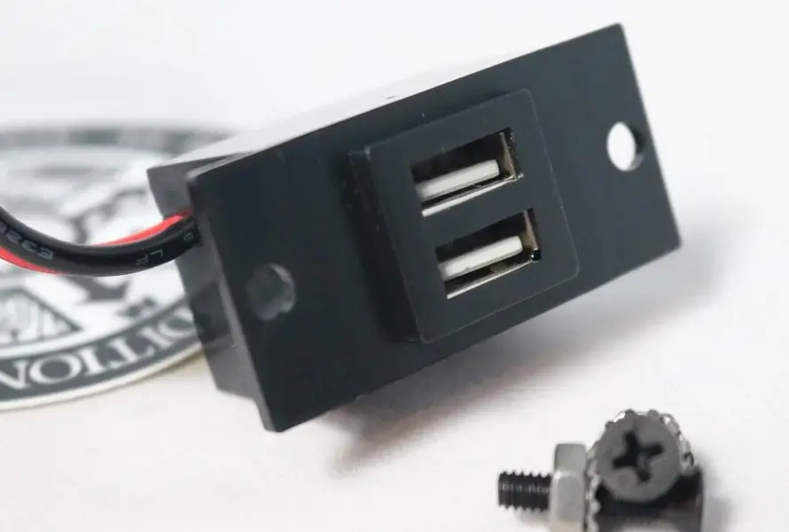 Expedition Essentials Flush Position USB Fast Charger